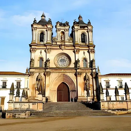 Semesterbostad Charming In With Shared Pool