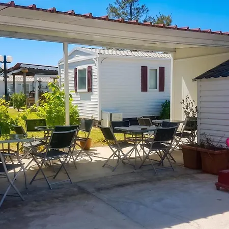 Ferienhaus Charming In With Shared Pool *