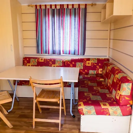Tatil Evi Charming In With Shared Pool